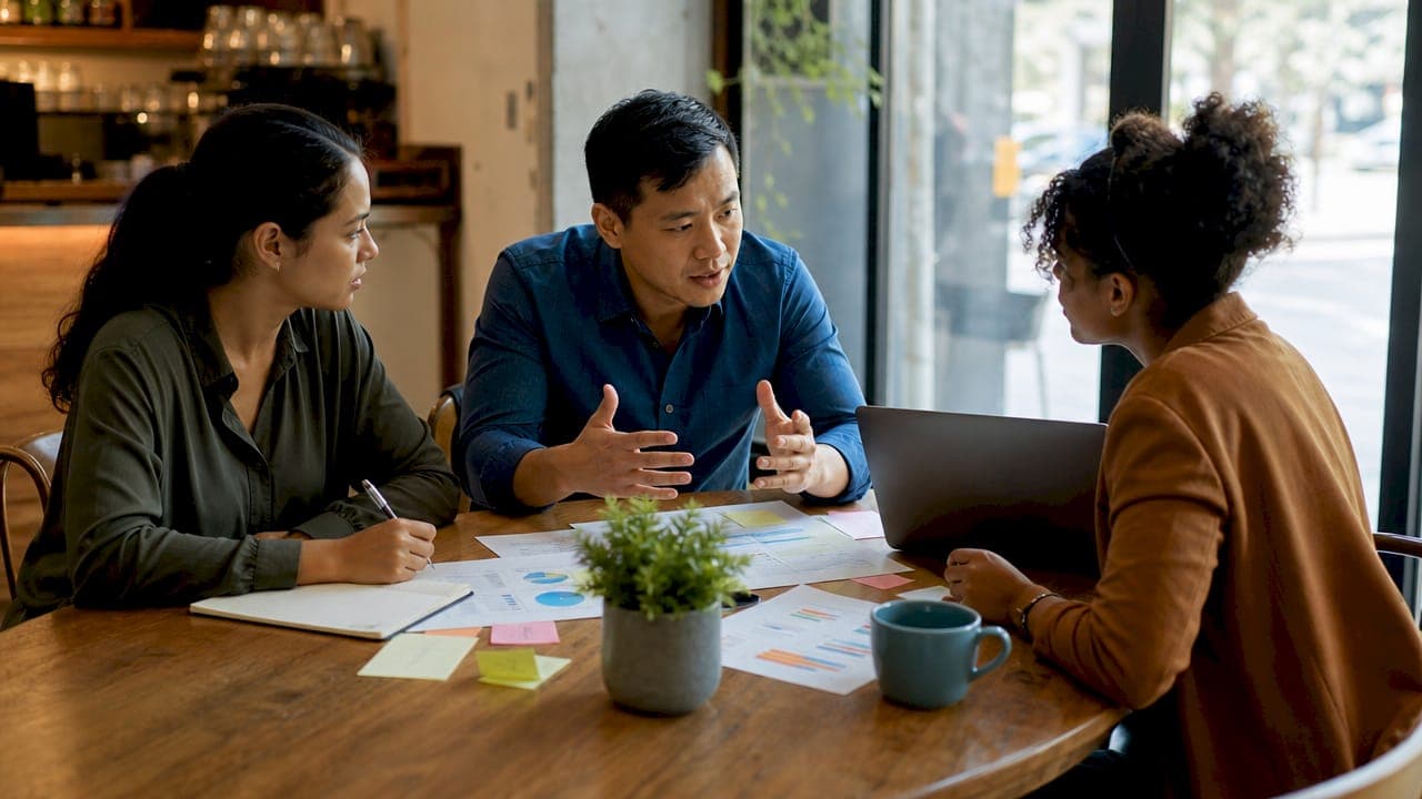Team bespreekt psychologische triggers voor het delen van blogs